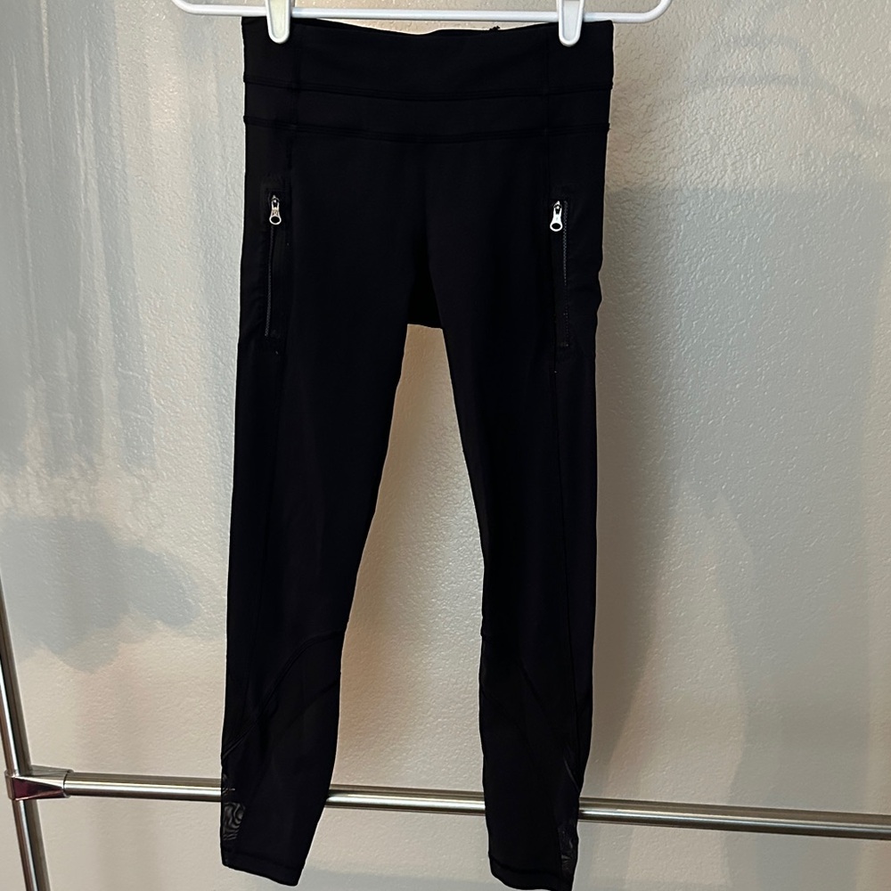 LuluLemon Athletica Pure Black Mesh Detail Knee Length Active Leggings 4
